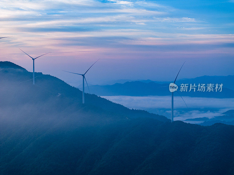 清晨的云海和山上的风力