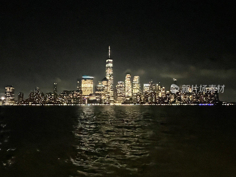 纽约夜晚的天际线