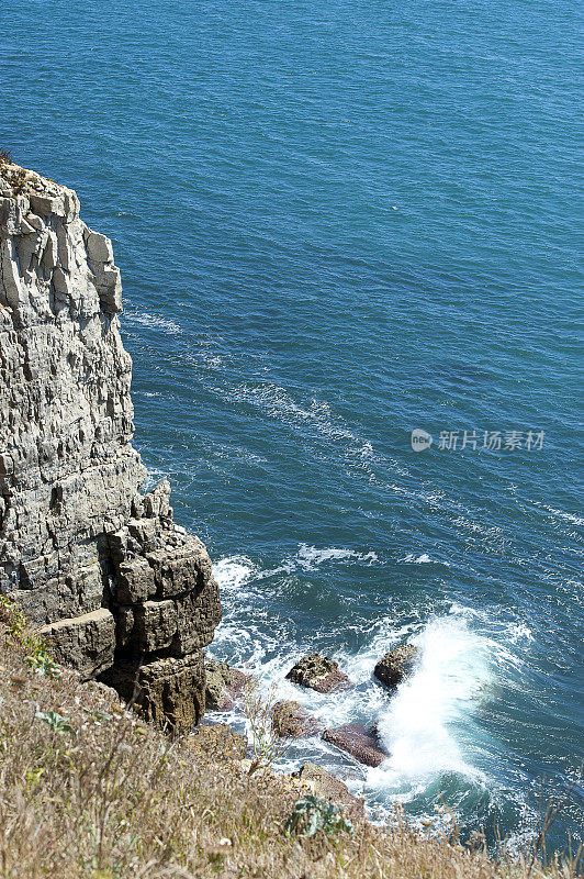 在英格兰多塞特的侏罗纪海岸，在圣阿尔班的头破浪