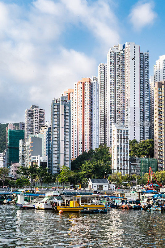 香港仔湾海港的日落景致。阿伯丁