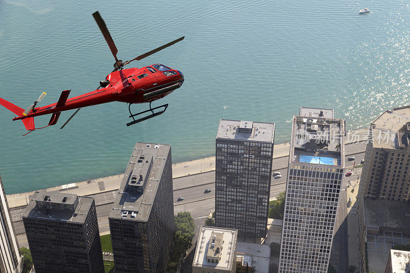 直升机飞往芝加哥。
