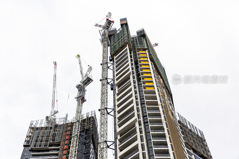 摩天大楼的建设，天空背景与复制空间