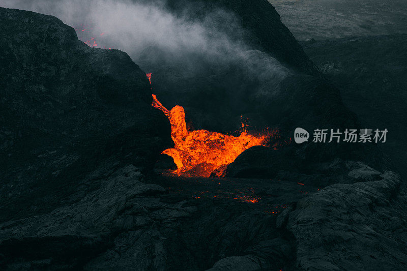 冰岛Fagradalsfjall火山喷发的壮观景象