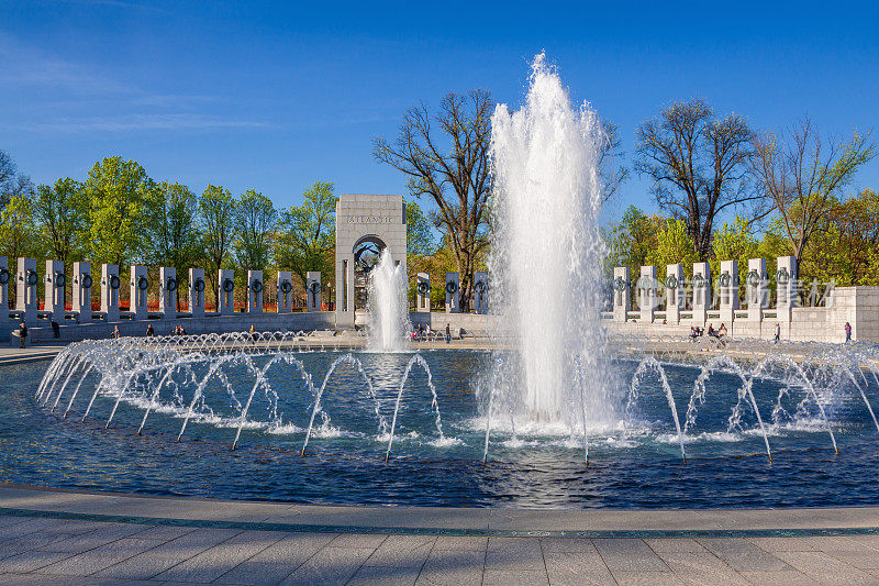 蓝天二战纪念碑，华盛顿特区，美国。