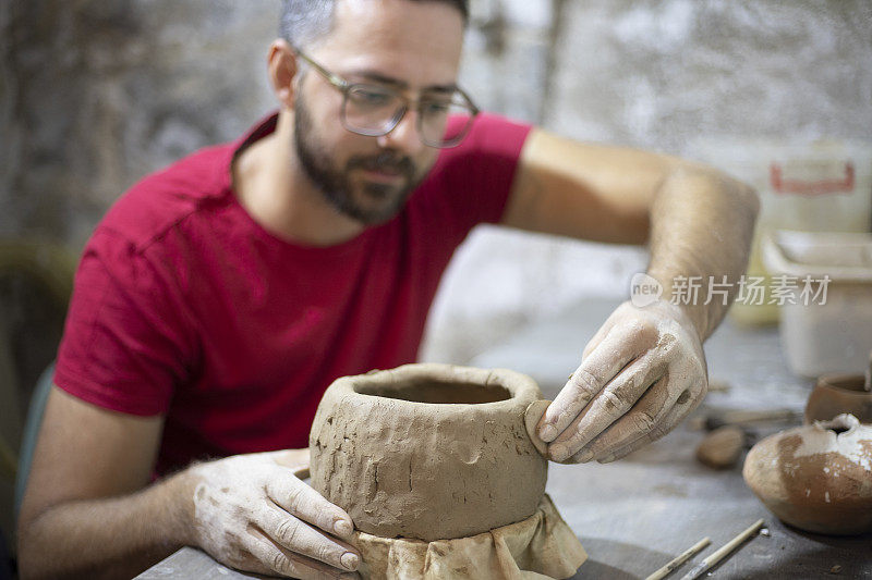 制作陶器的人的肖像