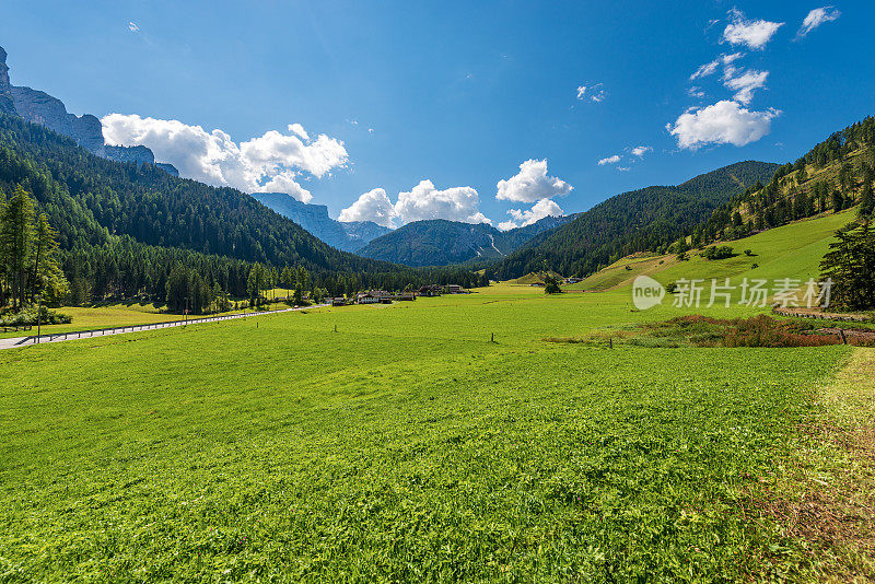 布雷斯或普拉格斯山谷在南蒂罗尔-阿尔卑斯特伦蒂诺上阿迪杰意大利