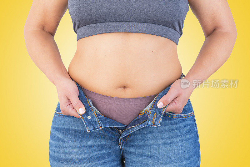 女性显示腹部脂肪