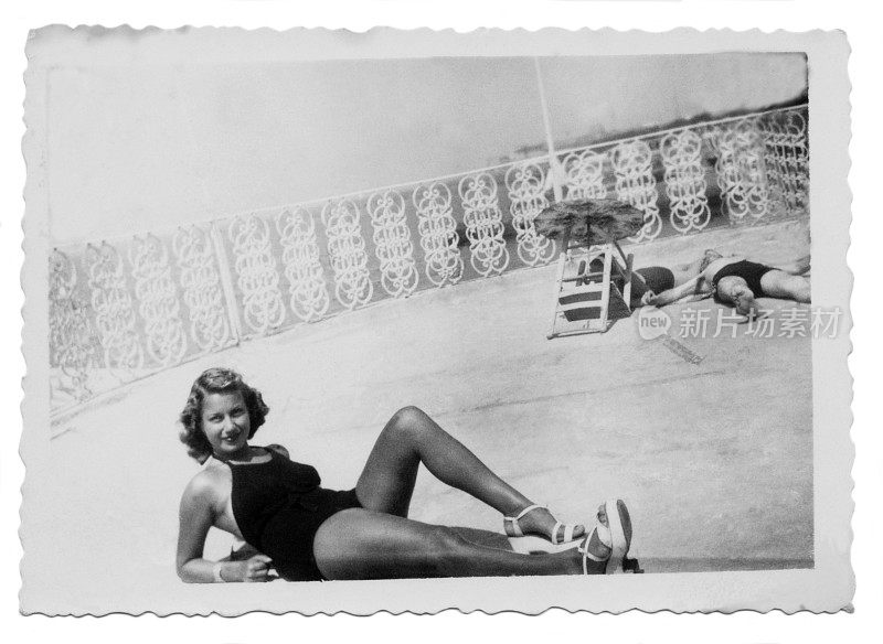 穿着泳装的美丽少女，1938年。