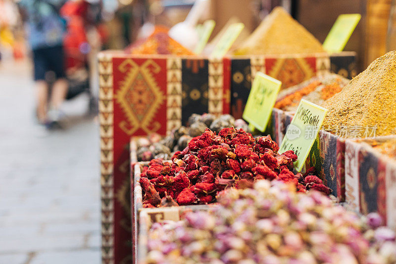 土耳其安塔利亚的香料和茶叶集市和街头市场