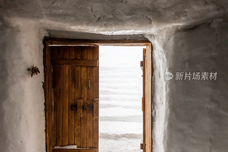 雪楼木门