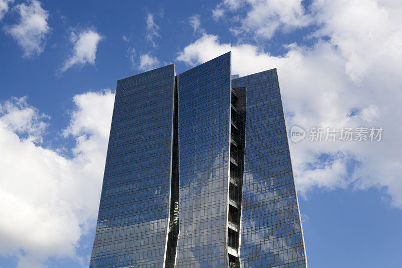现代玻璃办公建筑