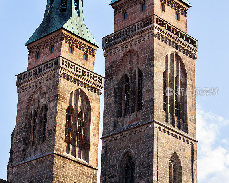 圣洛伦兹教堂的两座钟楼