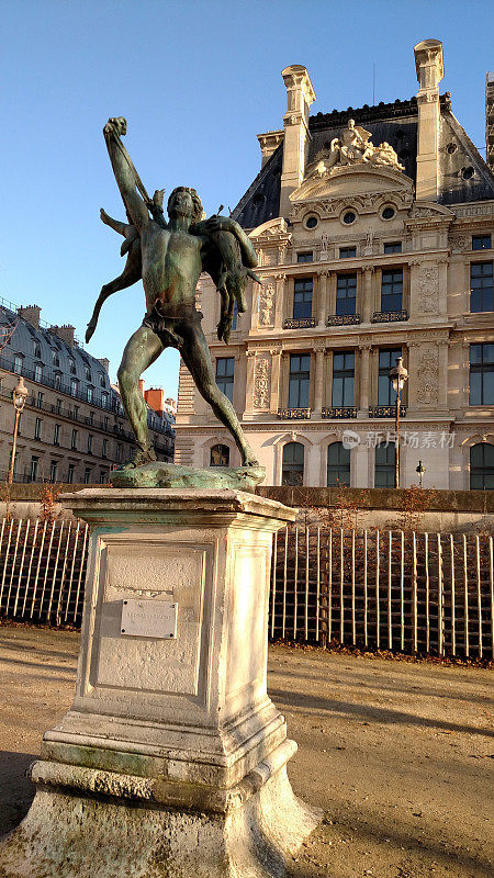 雕像猎人和雄鹿在公共杜伊勒里宫花园法国巴黎