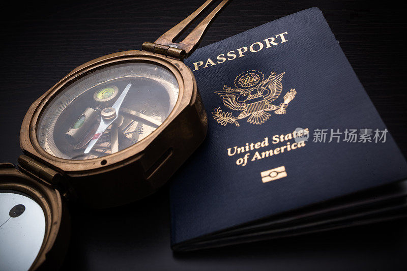 美国护照和指南针