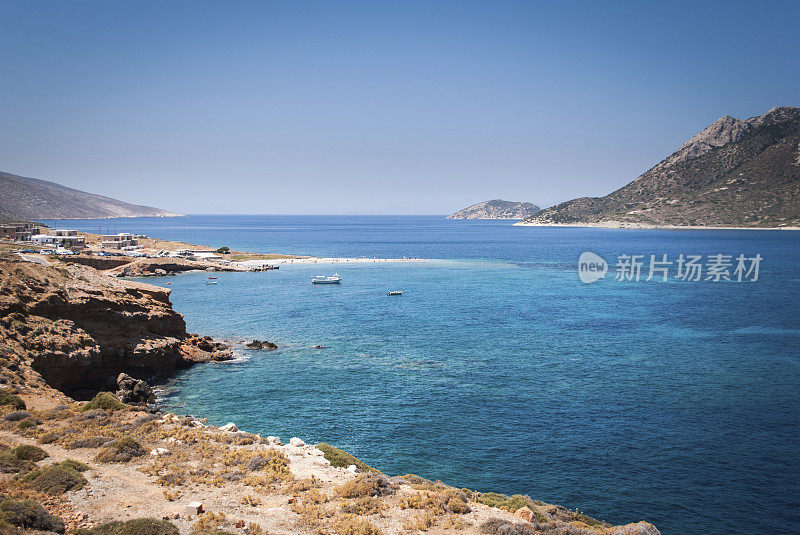 令人惊叹的阿莫戈斯帕夫洛斯海滩全景