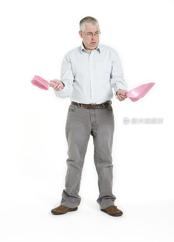 愚蠢的厌女症患者被粉色的清洁用品搞糊涂了。
