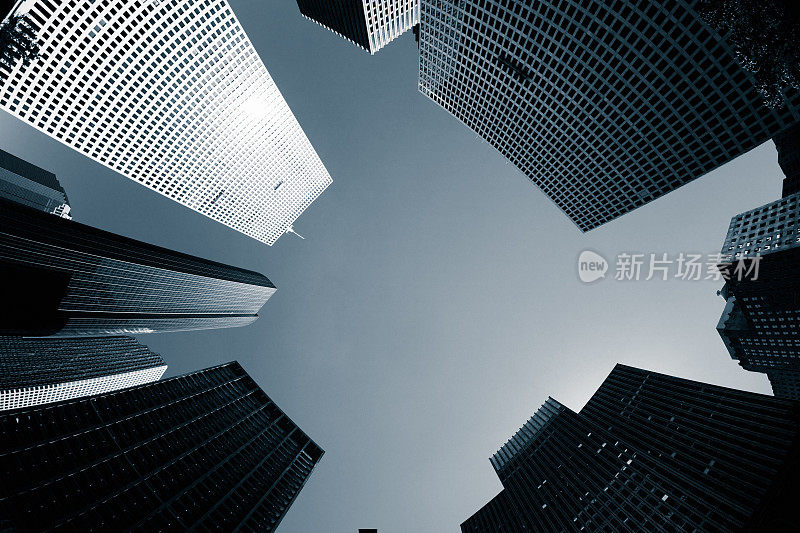 摩天大楼，市中心建筑，蓝色调，鱼眼镜头