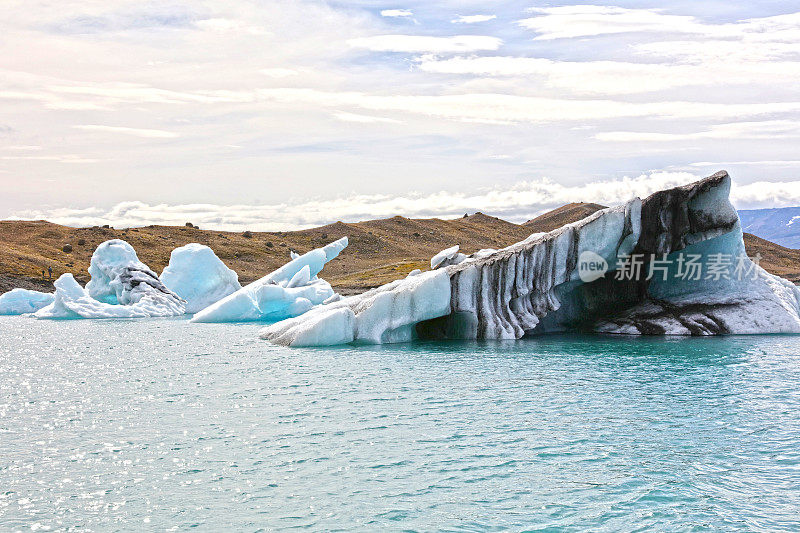 冰岛Jokulsarlon礁湖的冰山