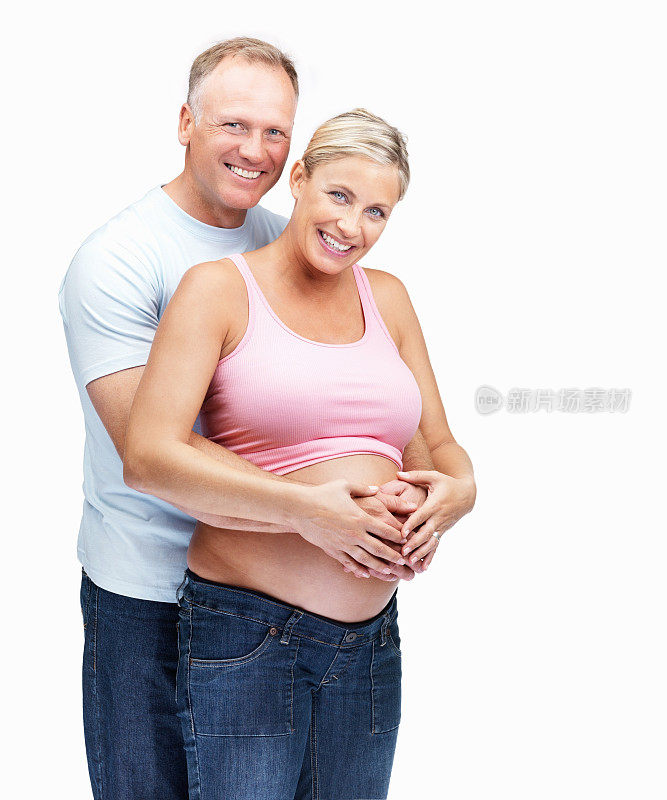 丈夫从后面拥抱怀孕的妻子