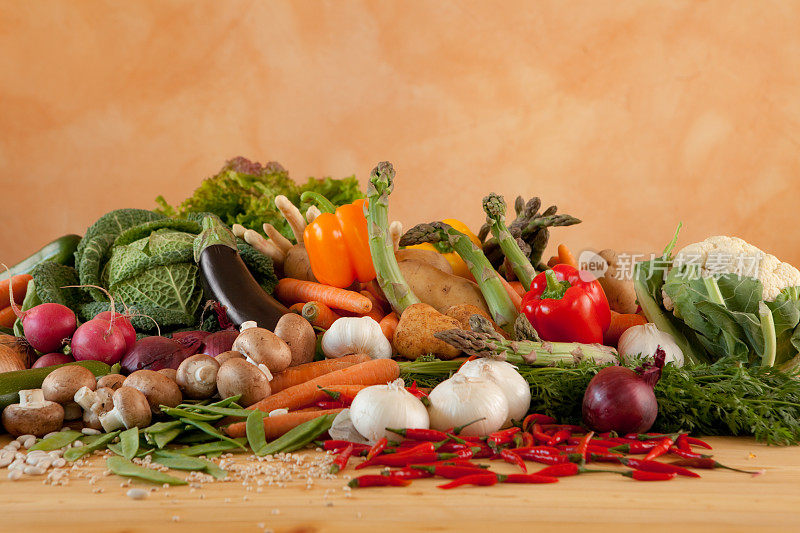 健康新鲜蔬菜装饰餐桌
