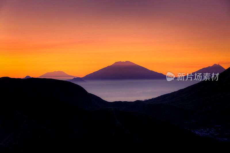 印尼爪哇岛的日出火山