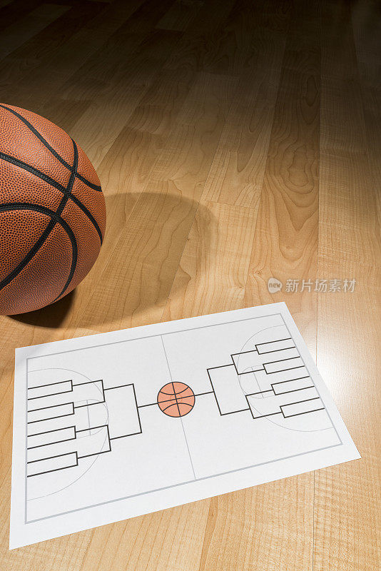 空白的大学篮球联赛的支架在纸上