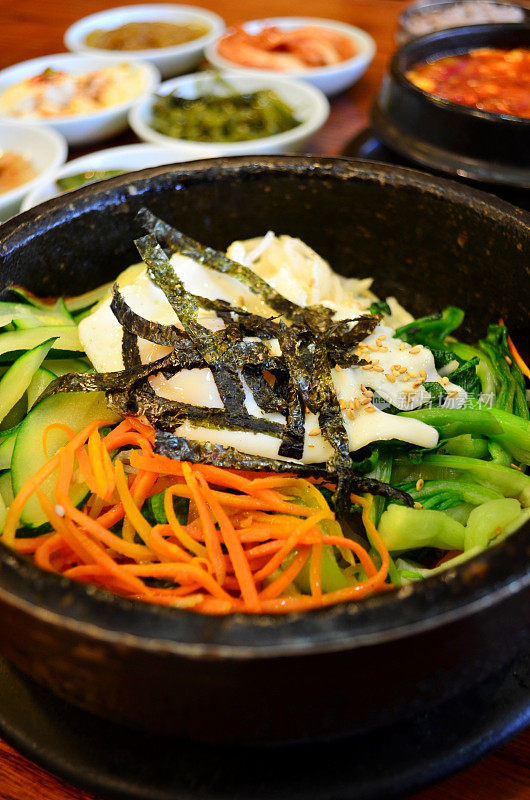 韩国招牌菜石锅拌饭