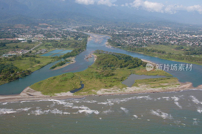 河三角洲泻湖和洪都拉斯拉塞巴海岸海滩