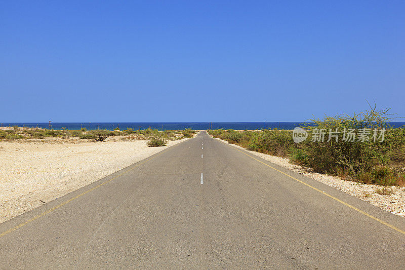 通往海洋的沙漠公路