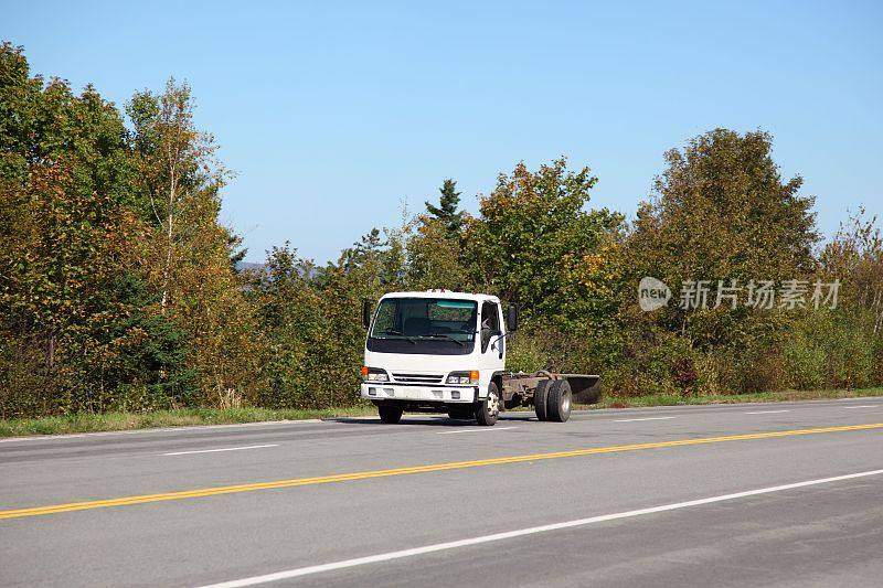 高速公路上的卡车