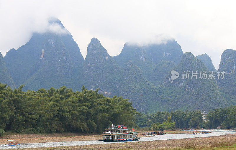 中国兴平漓江山水游船景观。