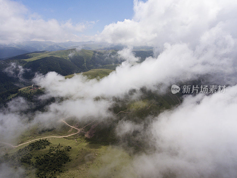 云下山村鸟瞰图