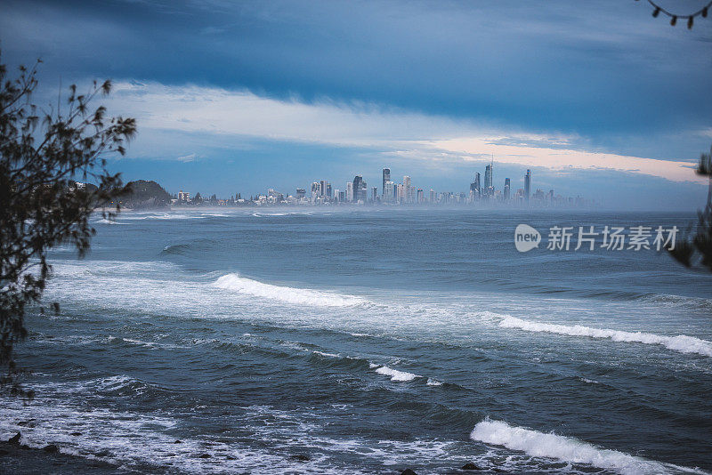 暴风雨前的黄金海岸