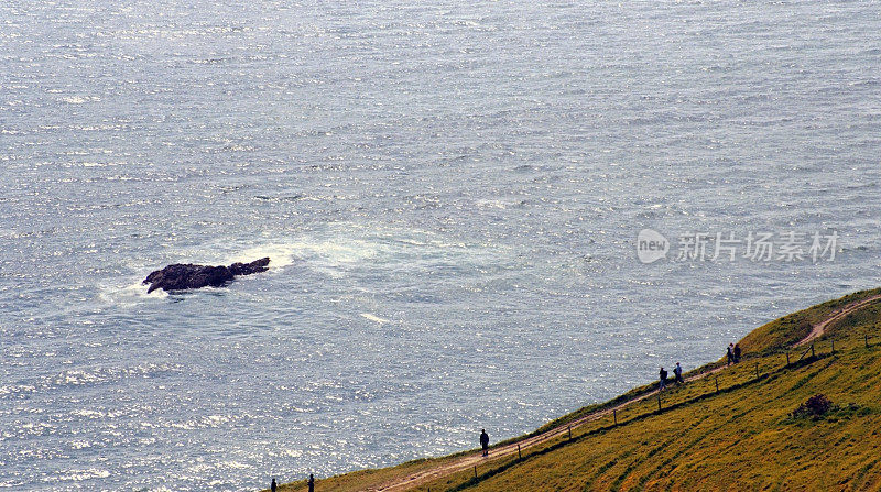 从多塞特海岸路径上方的障碍门英国多塞特拍摄35mm彩色胶片与徕卡相机