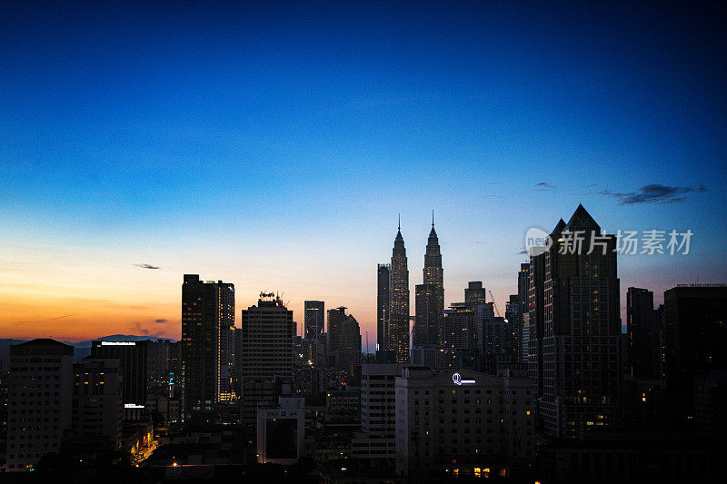 黎明前的吉隆坡空中天际线