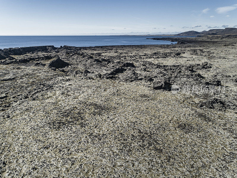 火山景观和凝固的熔岩在冰岛南部鸟瞰图