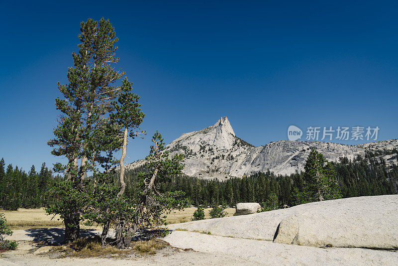 约塞米蒂国家公园的大教堂山峰