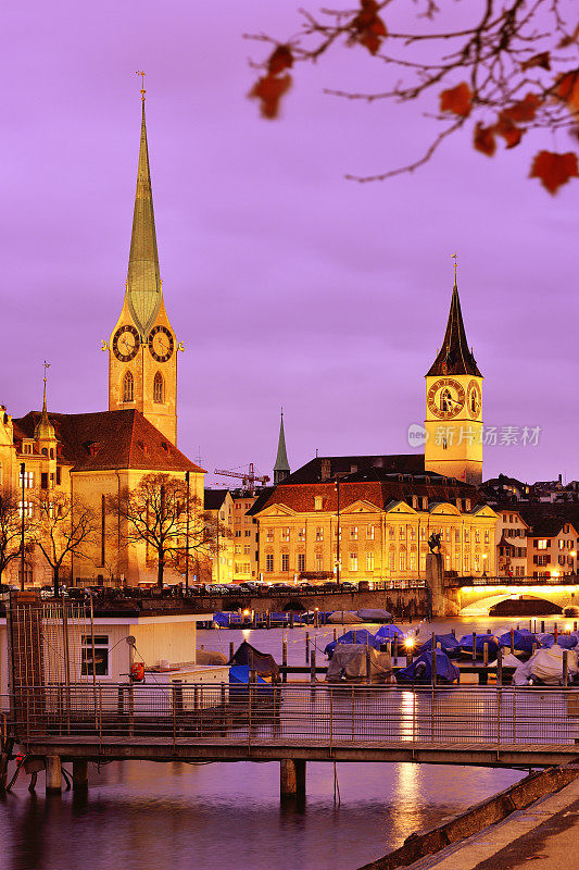 圣彼得教堂和老城城市景观日落，苏黎世，瑞士