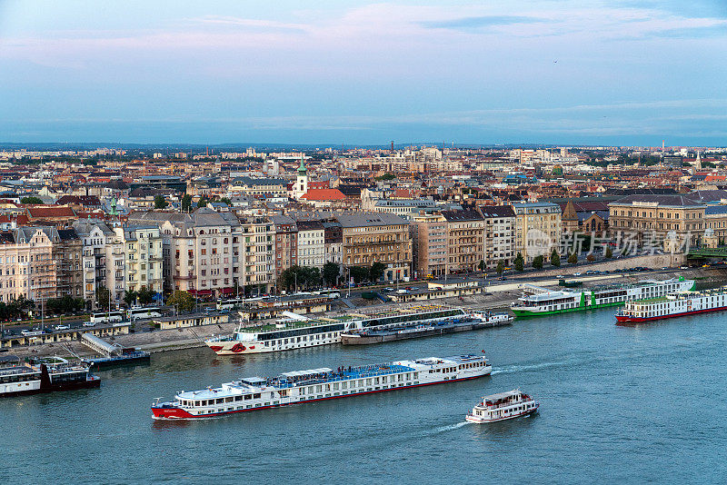 布达佩斯的城市景观和多瑙河岸