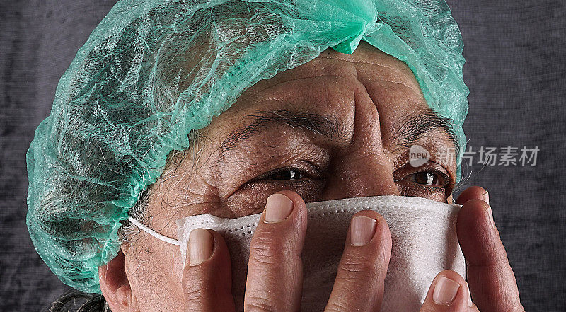 冠状病毒covid-19老年妇女口罩卫生员工