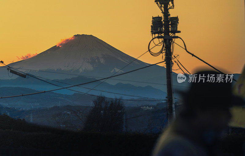 富士山的日落剪影