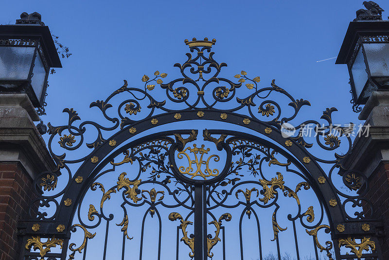 肯辛顿和切尔西皇家自治市荷兰公园的入口大门