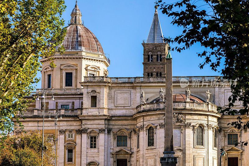 罗马里奥内蒙蒂区的圣玛丽亚·马焦雷大教堂以前被称为郊区