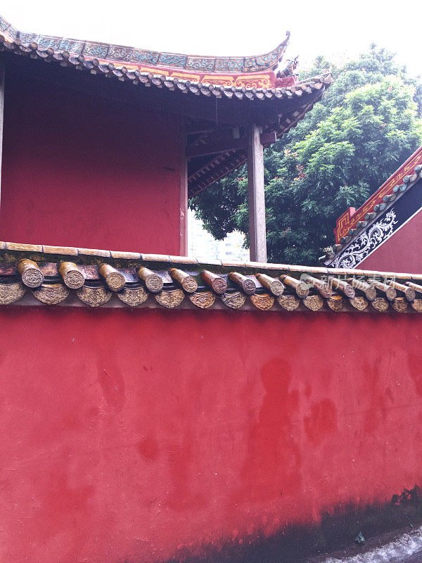 中国式的红墙。