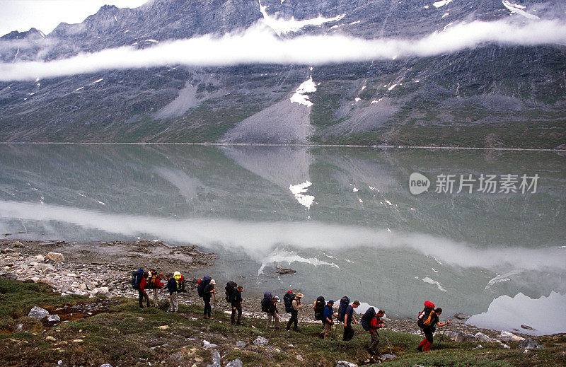 集体徒步穿越格陵兰峡湾