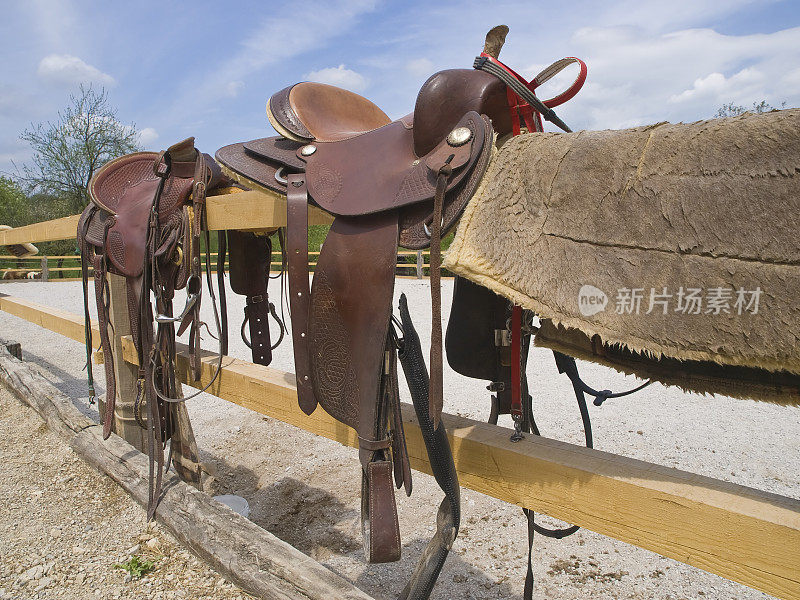 西方仍然鞍