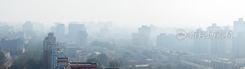 早晨北京城市笼罩在阴霾之下