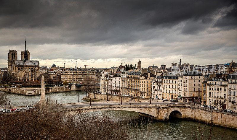 从屋顶俯瞰巴黎市中心