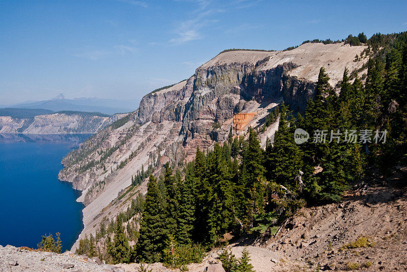 火山口湖和浮石城堡岩层