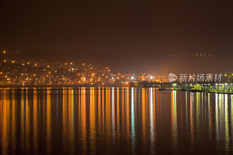 土耳其萨卡雅湖的夜景